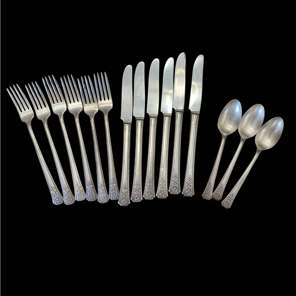 VTG Oneida Tudor Plate 1939 Fortune Silverplate Flatware Set - Floral Art Deco - Picture 1 of 15